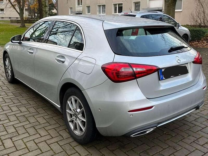 Silber Gebraucht 2018 Mercedes A200 Kleinwagen | 18.999 € (Guter Preis) - Bild 1/4