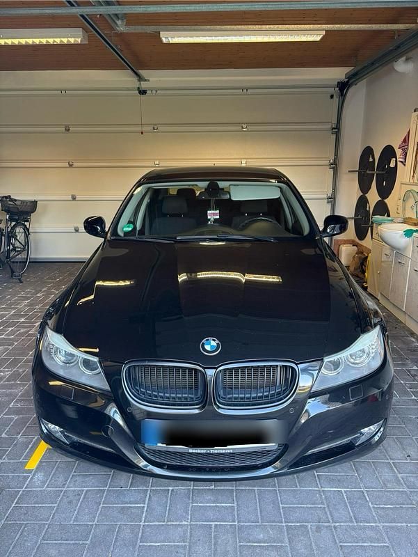 Schwarz Gebraucht 2011 BMW 320 Limousine | 6.000 € (Guter Preis) - Bild 1/4