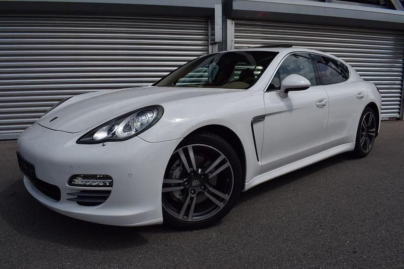 Weiß Gebraucht 2010 Porsche Panamera 4S Limousine | 30.700 € (Teuer) - Bild 1/4