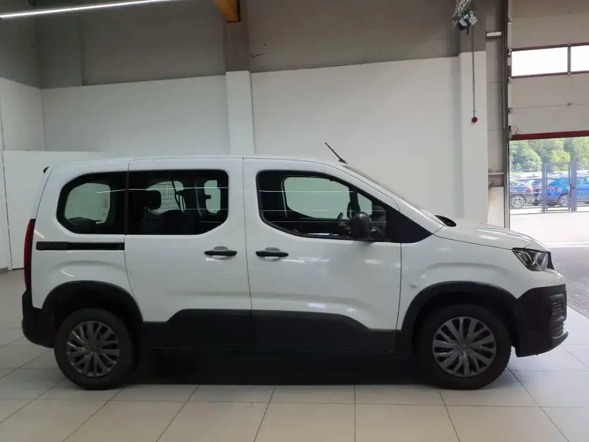 Gebraucht Peugeot Rifter Active 110 PS (80 kW) 2022 Weiß Van / Kleinbus