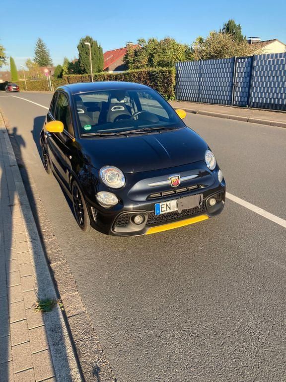 Schwarz Gebraucht 2018 Abarth 595 Pista Kleinwagen | 13.900 € (Fairer Preis) - Bild 1/4