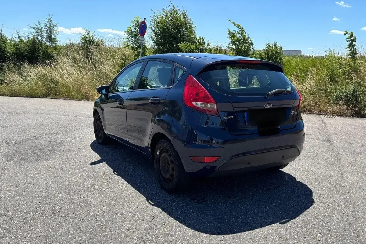 Gebraucht Ford Fiesta 90 PS (66 kW) 2008 Blau Kleinwagen