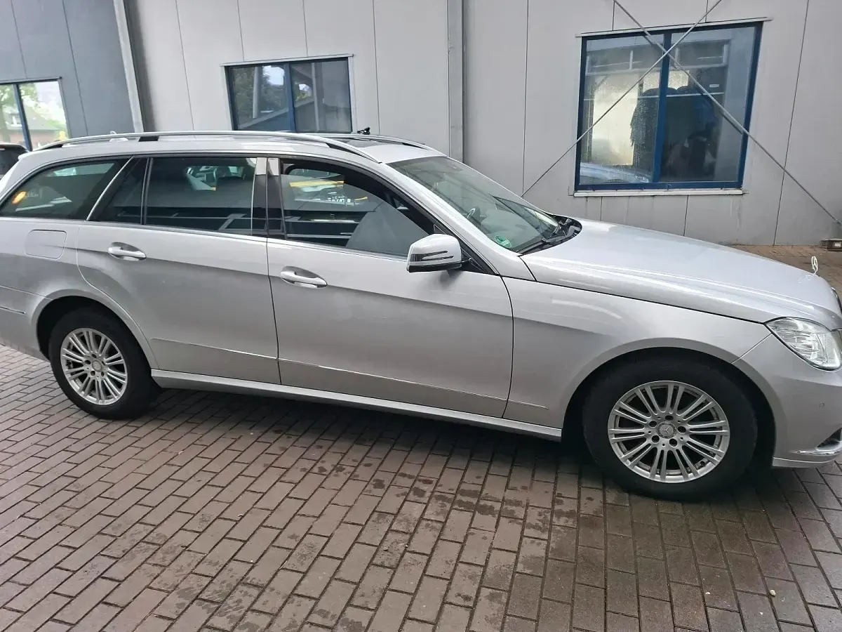 Gebraucht Mercedes E220 170 PS (125 kW) 2011 Silber Kombi