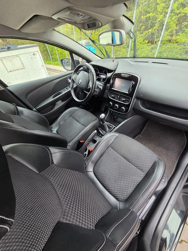 Gebraucht Renault Clio IV Bose Edition 90 PS (66 kW) 2018 Schwarz Kleinwagen