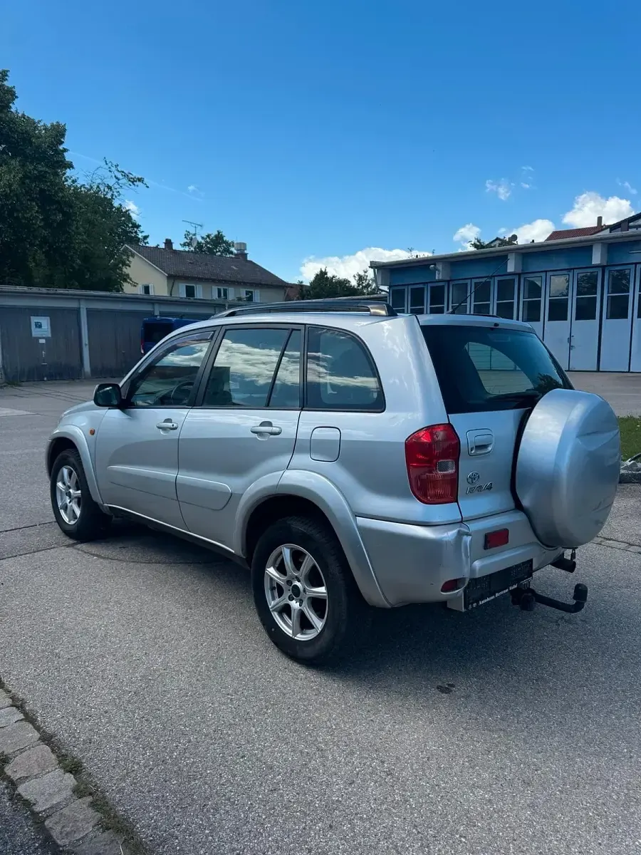 Gebraucht Toyota RAV4 150 PS (110 kW) 2003 Silber SUV