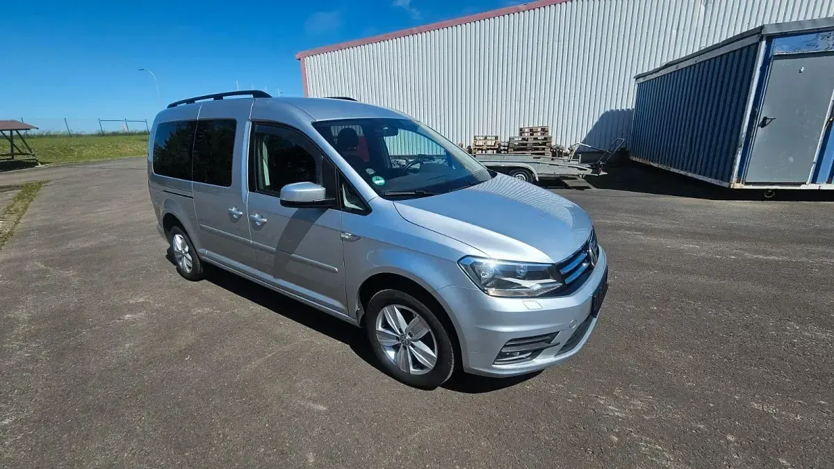 Gebraucht VW Caddy Maxi Comfortline 150 PS (110 kW) 2018 Silber Van / Kleinbus