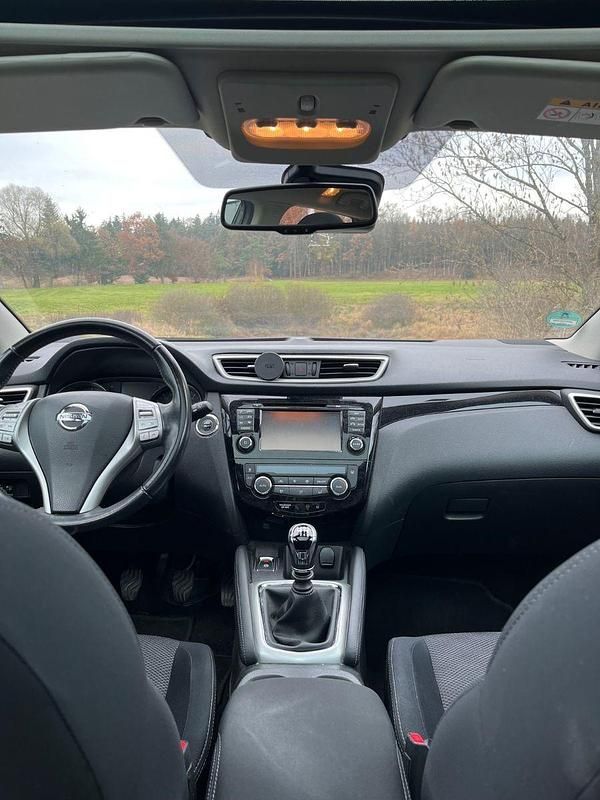 Gebraucht Nissan Qashqai N-Connecta 163 PS (119 kW) 2016 Schwarz SUV