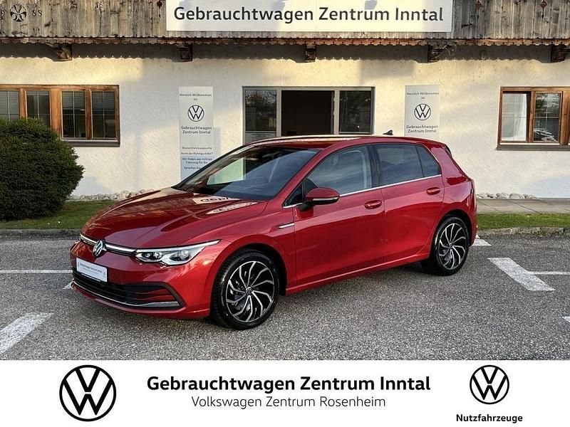 Kings red (rot) Gebraucht 2022 VW Golf VIII Style Limousine | 23.900 € (Superpreis) - Bild 1/4