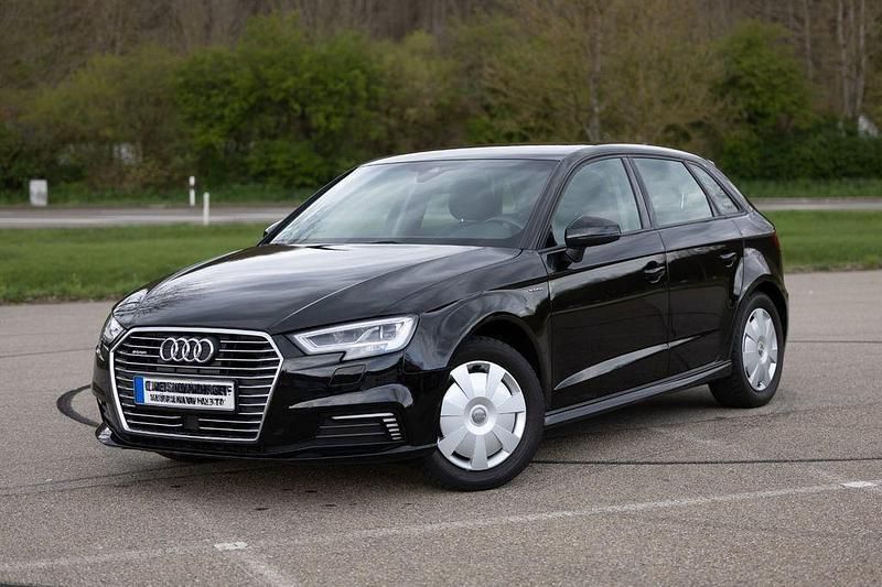 Schwarz Gebraucht 2017 Audi A3 Sportback e-tron Sport Limousine | 18.900 € (Fairer Preis) - Bild 1/4