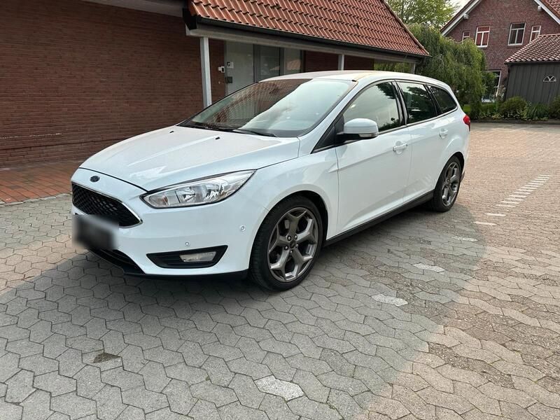 Weiß Gebraucht 2015 Ford Focus Kombi | 4.500 € - Bild 1/4