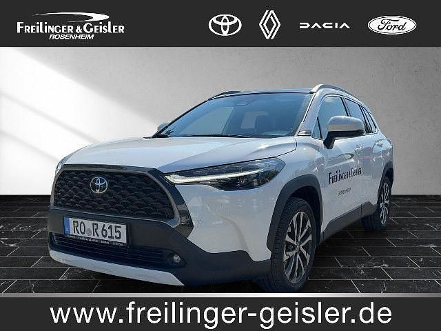 Weiß Gebraucht 2024 Toyota Corolla Hybrid Team SUV | 36.700 € (Fairer Preis) - Bild 1/4