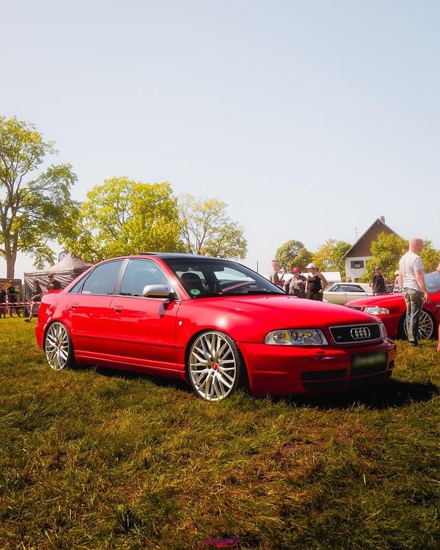Gebraucht Audi S4 265 PS (194 kW) 1999 Rot Limousine