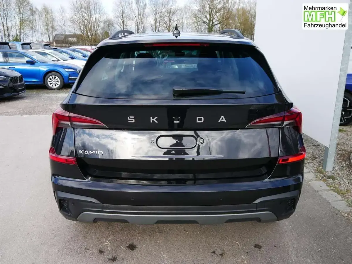 Neu Skoda Kamiq Selection 116 PS (85 kW) 2026 Blackmagic perleffekt SUV