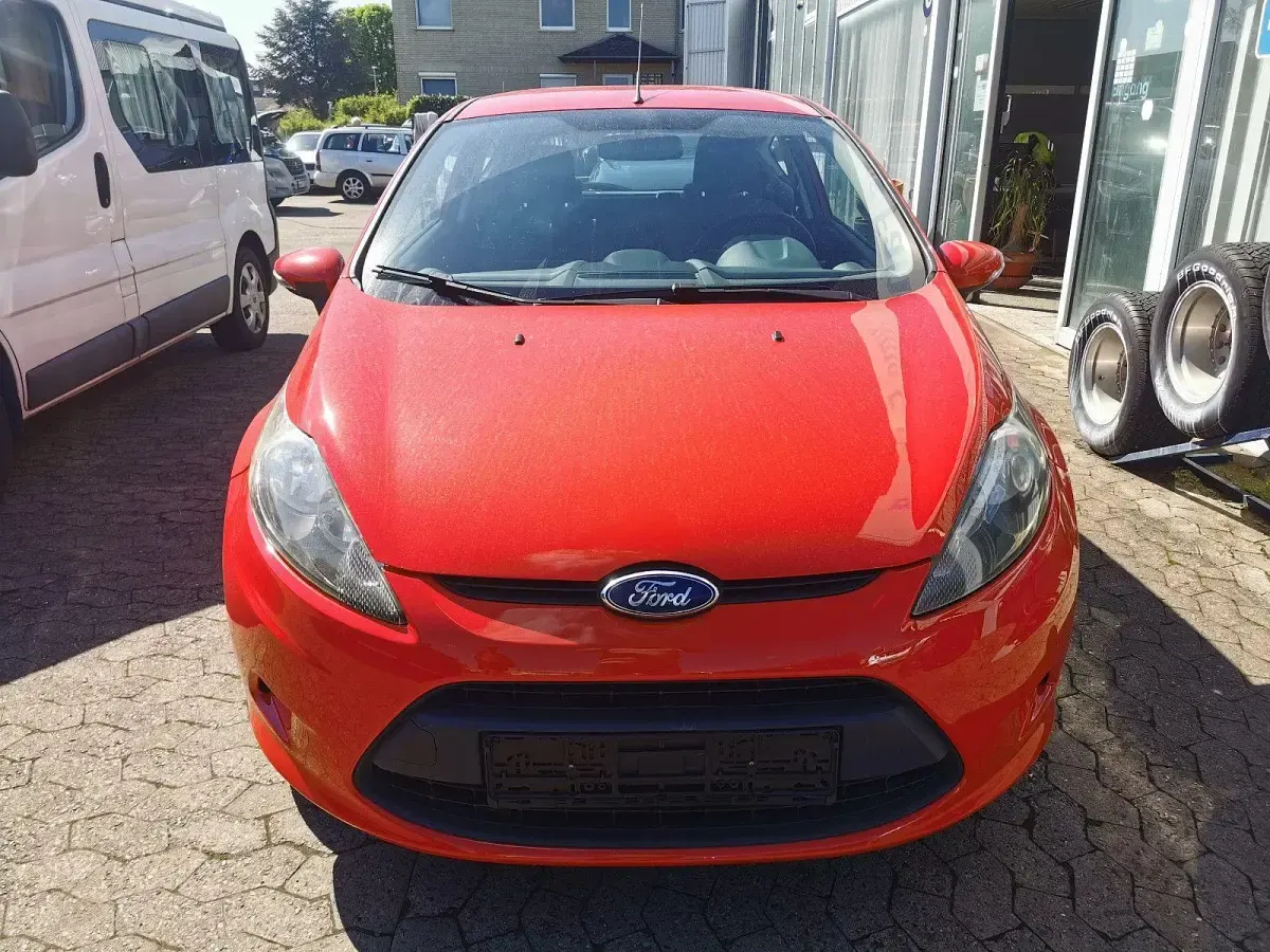 Gebraucht Ford Fiesta 60 PS (44 kW) 2010 Rot Kleinwagen