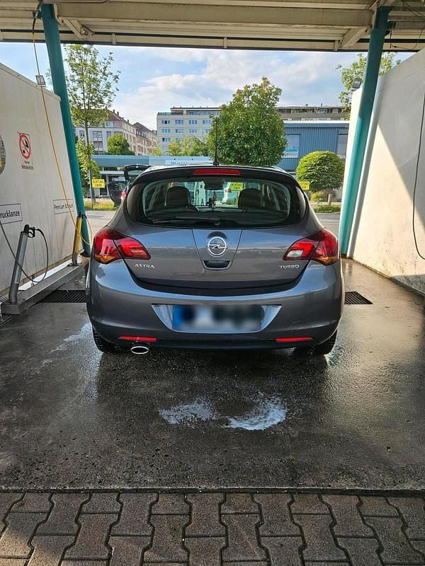 Usado Opel Astra 140 HP (102 kW) 2012 Cinzento Citadino