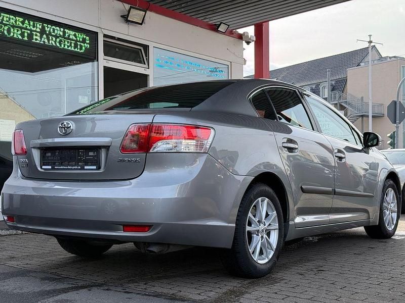 Gebraucht Toyota Avensis Edition 147 PS (108 kW) 2011 Silber Limousine
