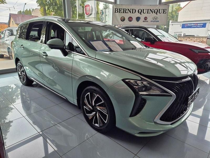 Neu DFSK Forthing 4 177 PS (130 kW) 2025 Jadegrün Van / Kleinbus