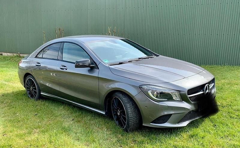 Grau Gebraucht 2014 Mercedes CLA200 Urban Coupé | 10.750 € (Superpreis) - Bild 1/4