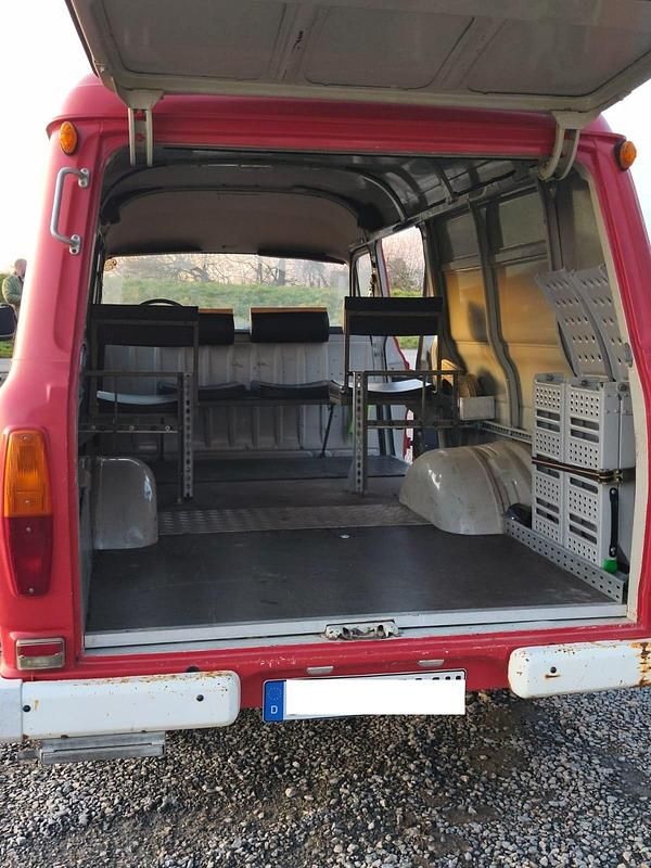 Second-hand Ford Transit 78 CP (57 kW) 1982 Roșu Berlinǎ