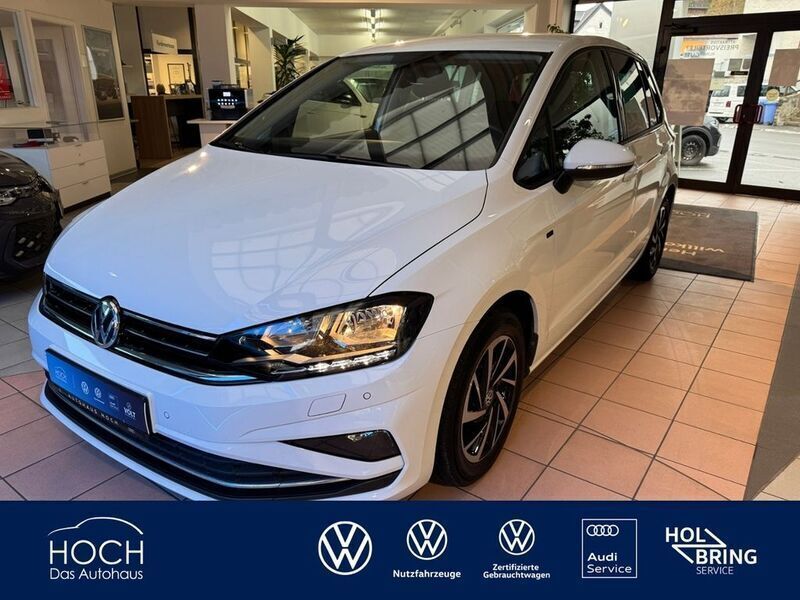 Weiß Gebraucht 2018 VW Golf Sportsvan Join Van / Kleinbus | 16.350 € (Etwas zu teuer) - Bild 1/4