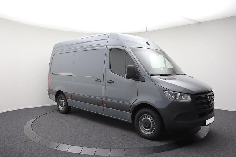 Używany Mercedes Sprinter 170 KM (125 kW) 2024 Van