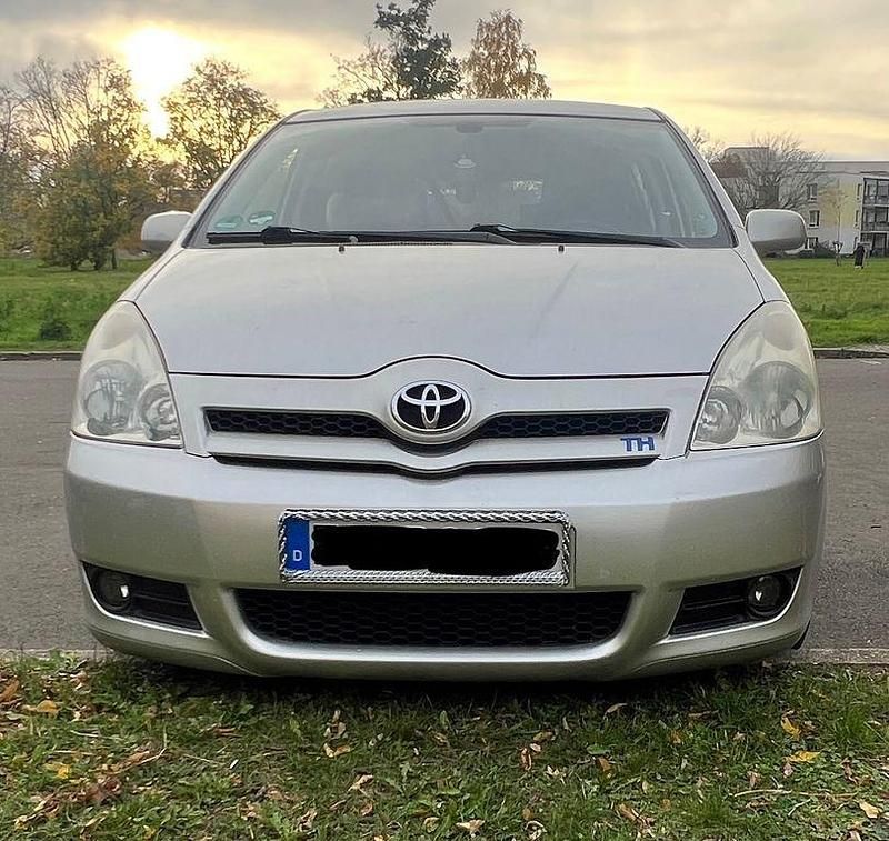 Silber Gebraucht 2005 Toyota Corolla Verso Luna Van / Kleinbus | 4.500 € (Fairer Preis) - Bild 1/4