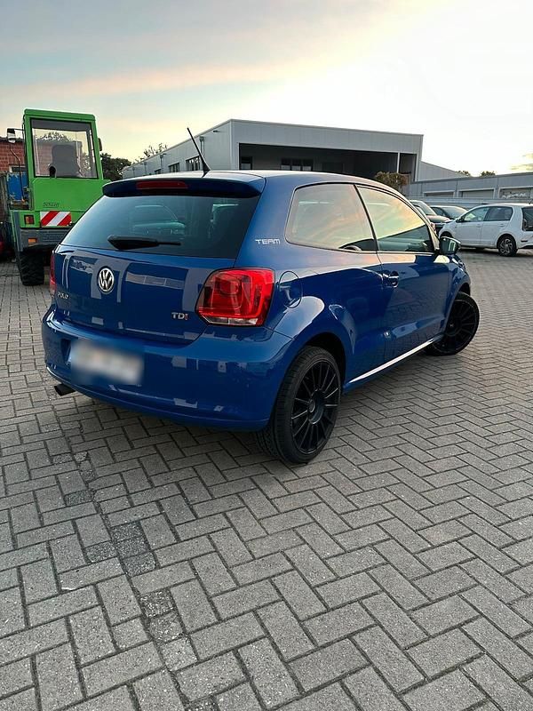 Blau Gebraucht 2011 VW Polo Limousine | 3.500 € (Guter Preis) - Bild 1/4