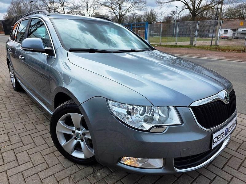 Gebraucht Skoda Superb Ambition 170 PS (125 kW) 2011 Grau Kombi
