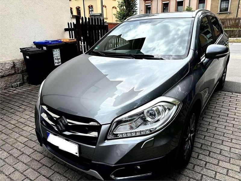 Grau Gebraucht 2015 Suzuki SX4 S-Cross Comfort SUV | 10.500 € (Fairer Preis) - Bild 1/4