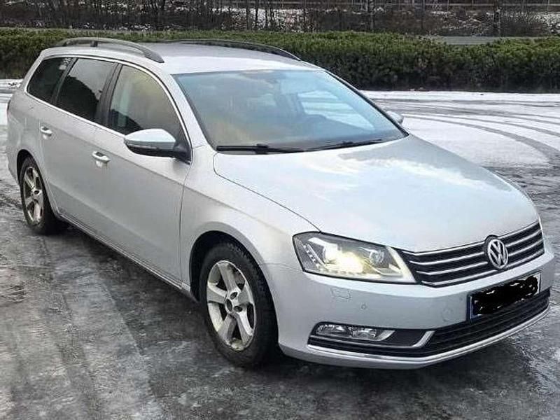 Silber Gebraucht 2012 VW Passat Highline Kombi | 4.200 € (Superpreis) - Bild 1/4