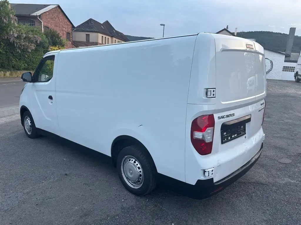 Używany Maxus eDeliver 3 117 kW (160 KM) 2023 Biały Van