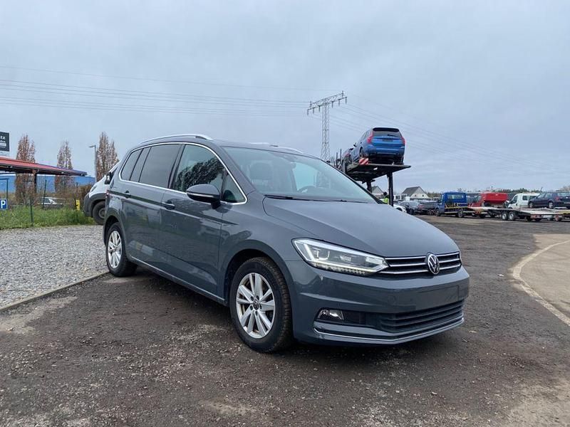 Gebraucht VW Touran Highline 150 PS (110 kW) 2020 Grau Van / Kleinbus