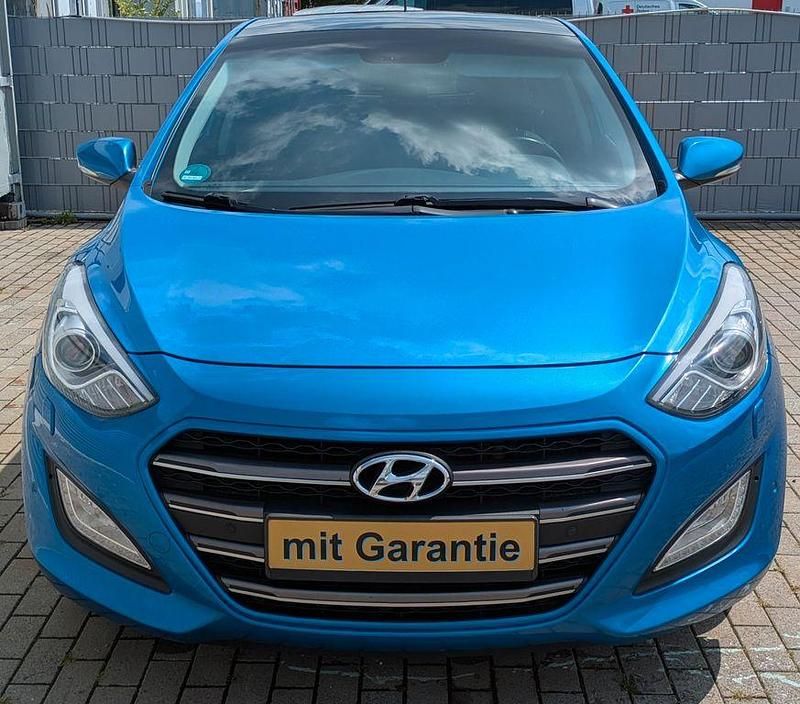Blau Gebraucht 2016 Hyundai i30 Premium Limousine | 11.600 € (Fairer Preis) - Bild 1/4