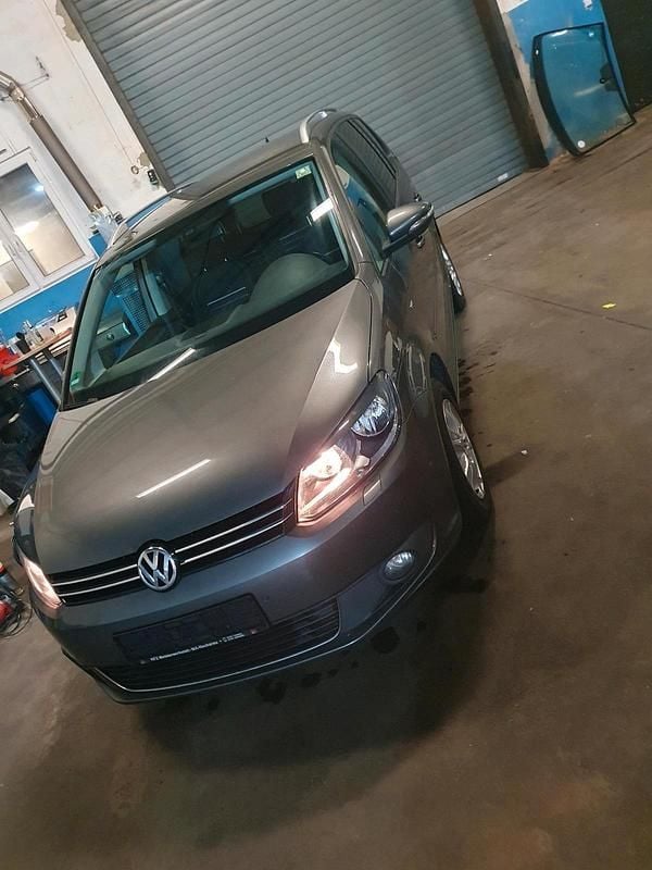 Gebraucht VW Touran Cup 105 PS (77 kW) 2014 Grau Van / Kleinbus