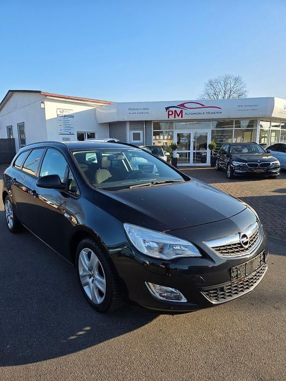 Gebraucht Opel Astra Design Edition 110 PS (80 kW) 2011 Schwarz Kombi