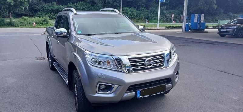 Grau Gebraucht 2017 Nissan Navara Abholung | 22.999 € (Fairer Preis) - Bild 1/4