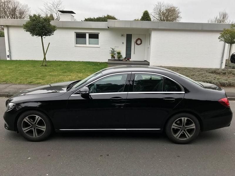 Gebraucht Mercedes E220 194 PS (142 kW) 2018 Schwarz Limousine