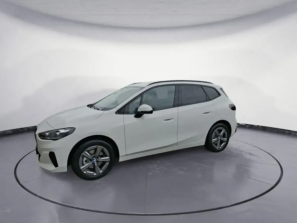 Gebraucht BMW 220 Active Tourer 170 PS (125 kW) 2025 Weiß Van / Kleinbus