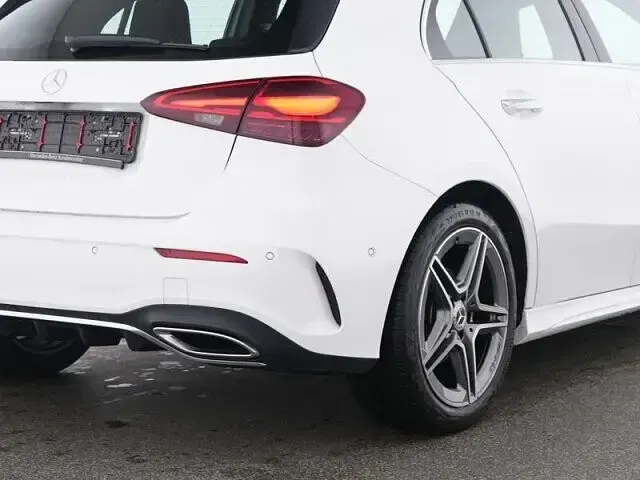 Gebraucht Mercedes A180 AMG line Plus 136 PS (100 kW) 2025 Weiß Limousine