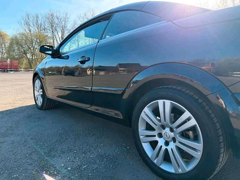 Gebraucht Opel Astra Cabriolet 116 PS (85 kW) 2008 Schwarz Cabrio