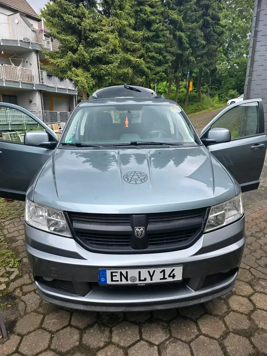 Używany Dodge Journey SXT 170 KM (125 kW) 2010 Srebrny SUV