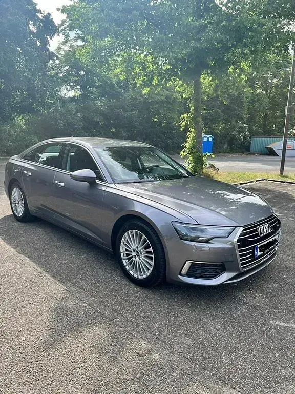 Gebraucht Audi A6 Ambiente 163 PS (119 kW) 2021 Grau Limousine
