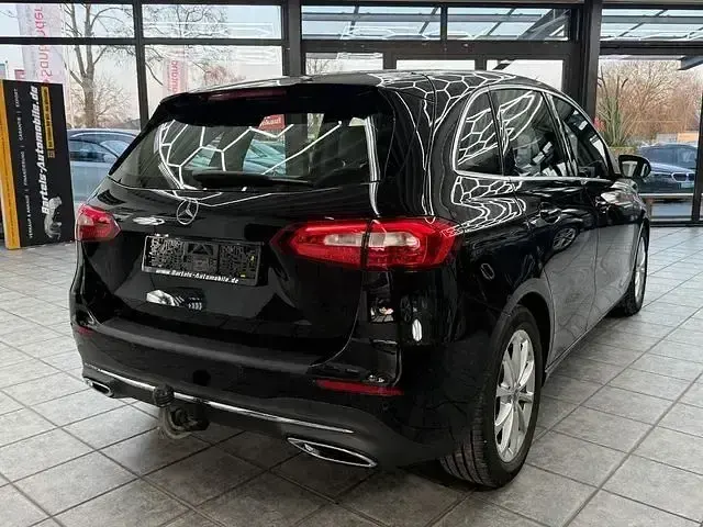 Gebraucht Mercedes B180 Progressive 116 PS (85 kW) 2019 Kosmosschwarz  metalliclack Kleinwagen