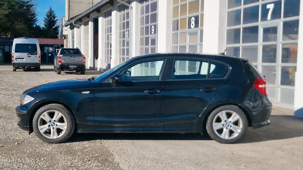 Gebraucht BMW 116 122 PS (89 kW) 2009 Schwarz Kleinwagen