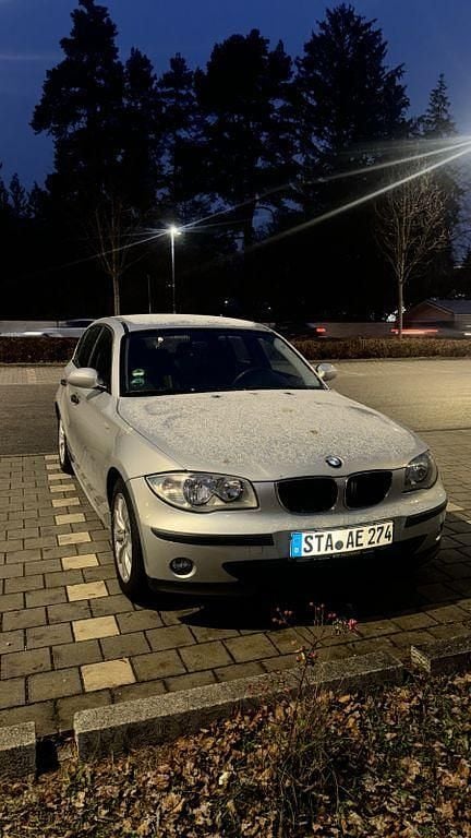 Grau Gebraucht 2005 BMW 118 Kleinwagen | 3.100 € (Fairer Preis) - Bild 1/4