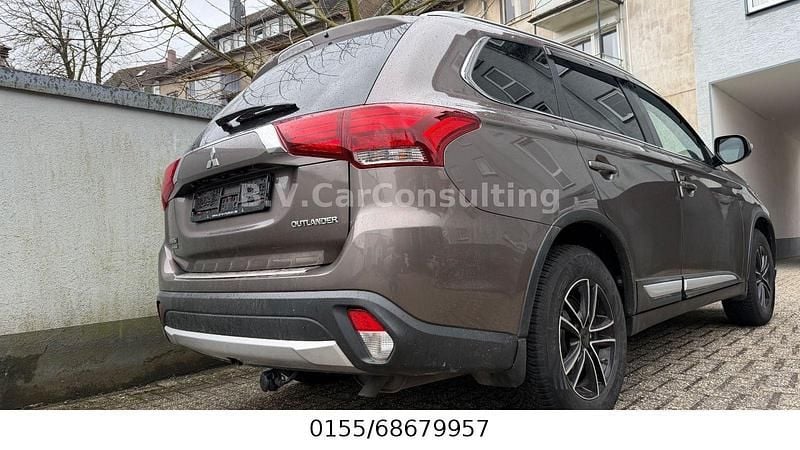 Gebraucht Mitsubishi Outlander Edition 150 PS (110 kW) 2017 Braun SUV