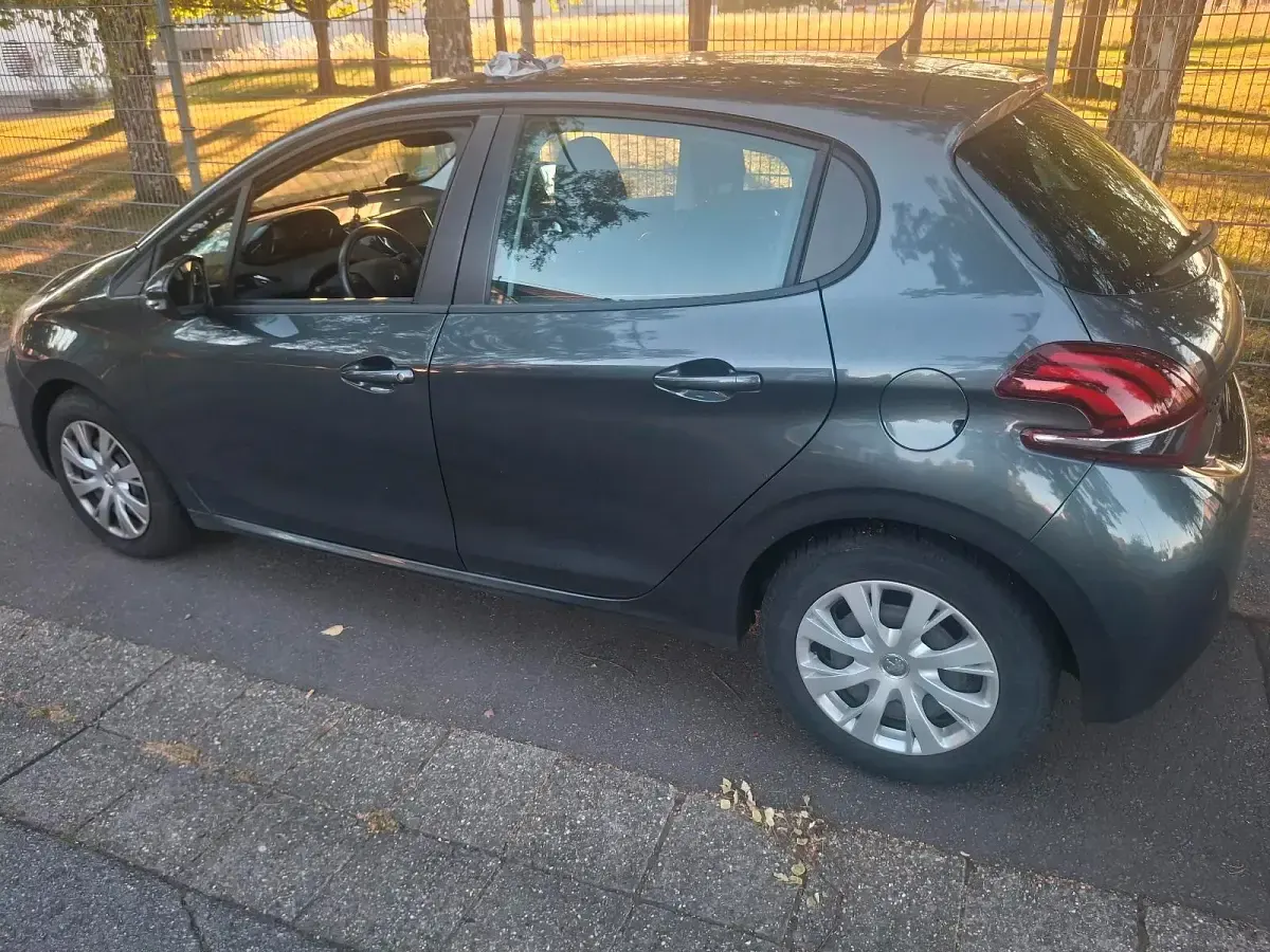 Gebraucht Peugeot 208 Urban Move 68 PS (50 kW) 2016 Andere farben Kleinwagen