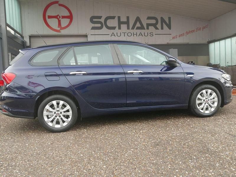 Gebraucht Fiat Tipo Pop 95 PS (69 kW) 2016 Blau Kombi