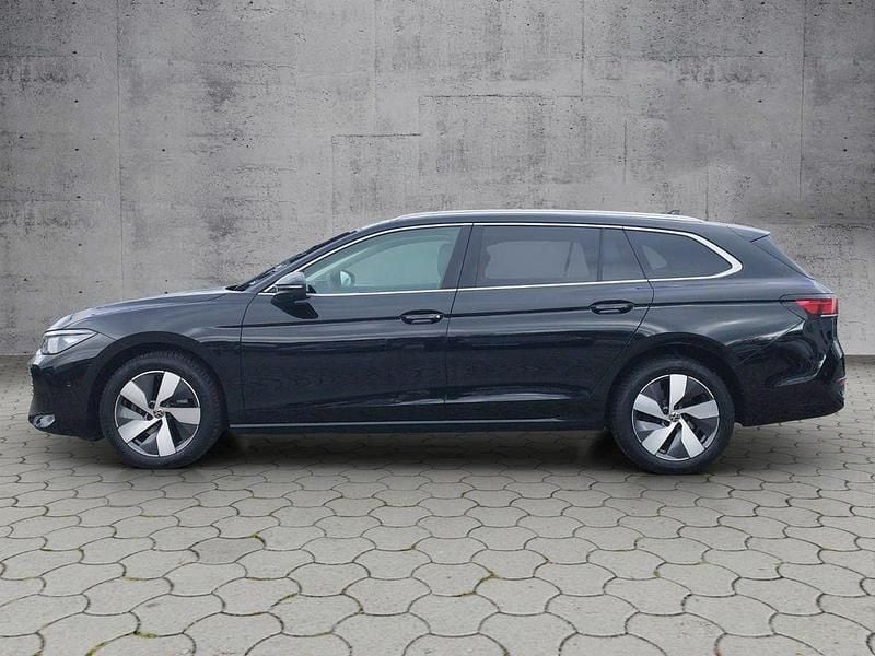 Gebraucht VW Passat IQ Drive 150 PS (110 kW) 2024 Grenadillschwarz metallic Kombi