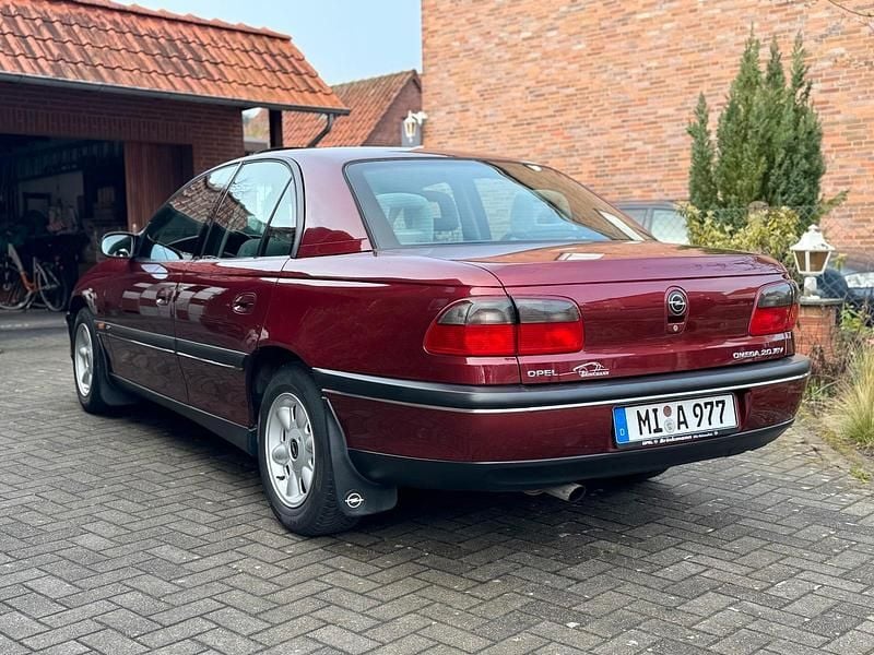 Gebraucht Opel Omega 136 PS (100 kW) 1997 Rot Limousine